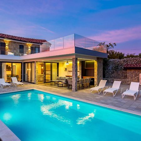 4 Bedroom Gorgeous Home In Lun Lun  Dış mekan fotoğraf