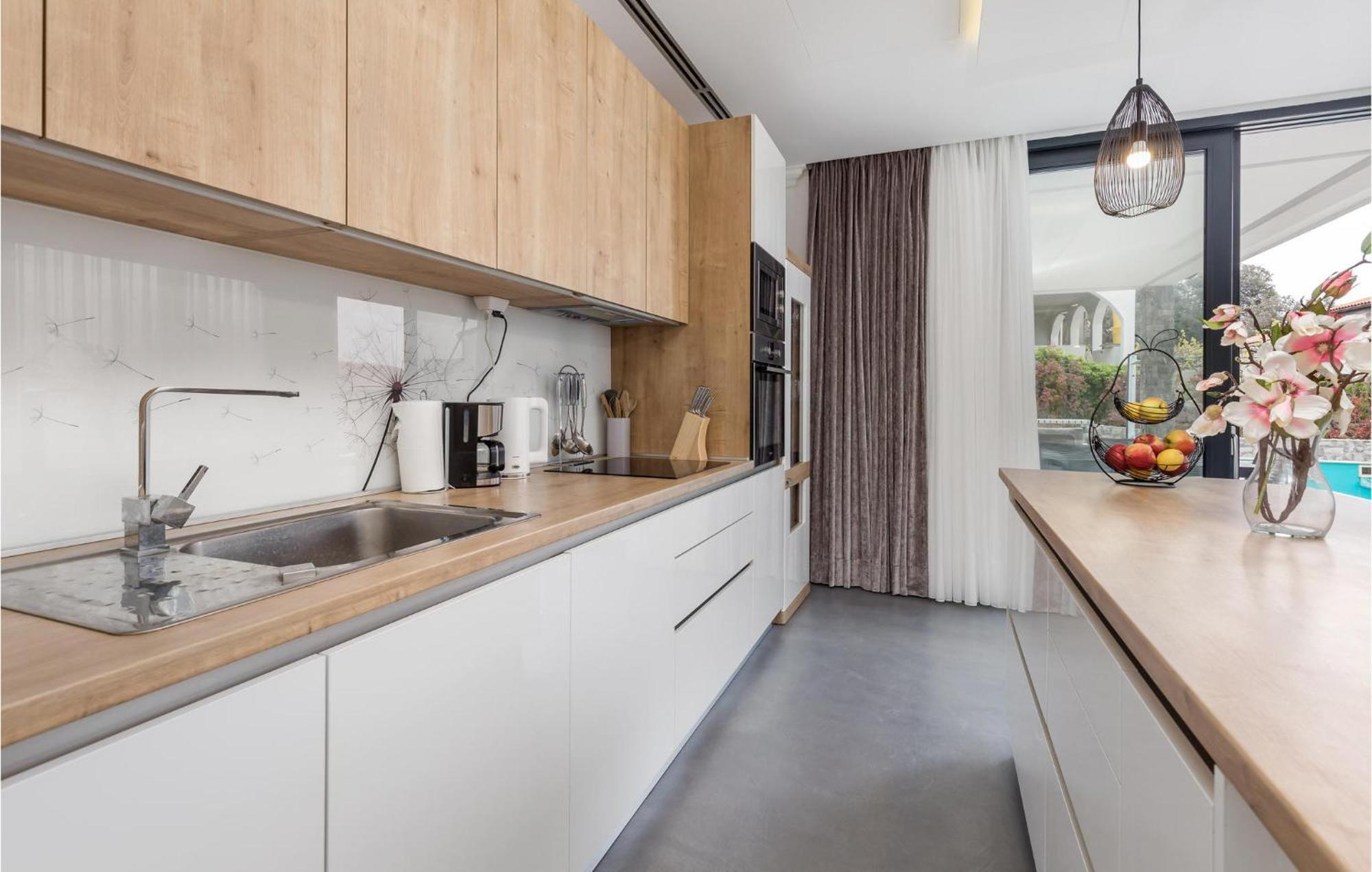 4 Bedroom Gorgeous Home In Lun Lun  Dış mekan fotoğraf