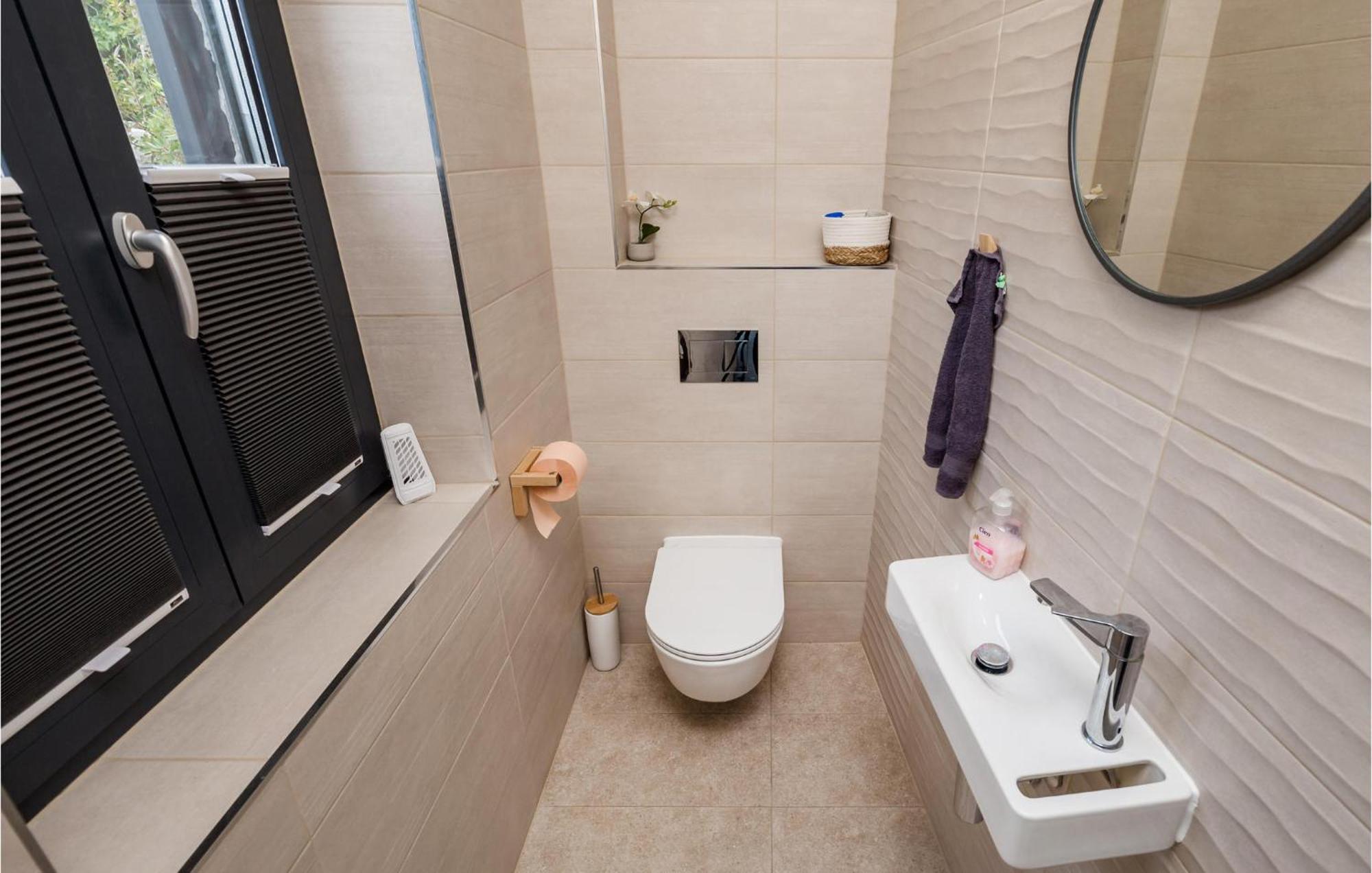 4 Bedroom Gorgeous Home In Lun Lun  Dış mekan fotoğraf