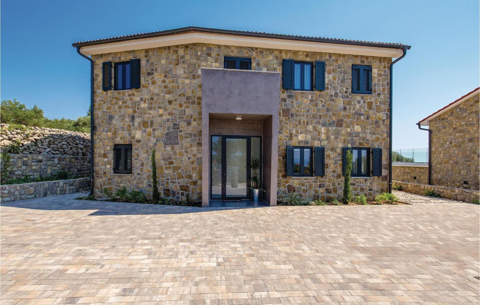 4 Bedroom Gorgeous Home In Lun Lun  Dış mekan fotoğraf
