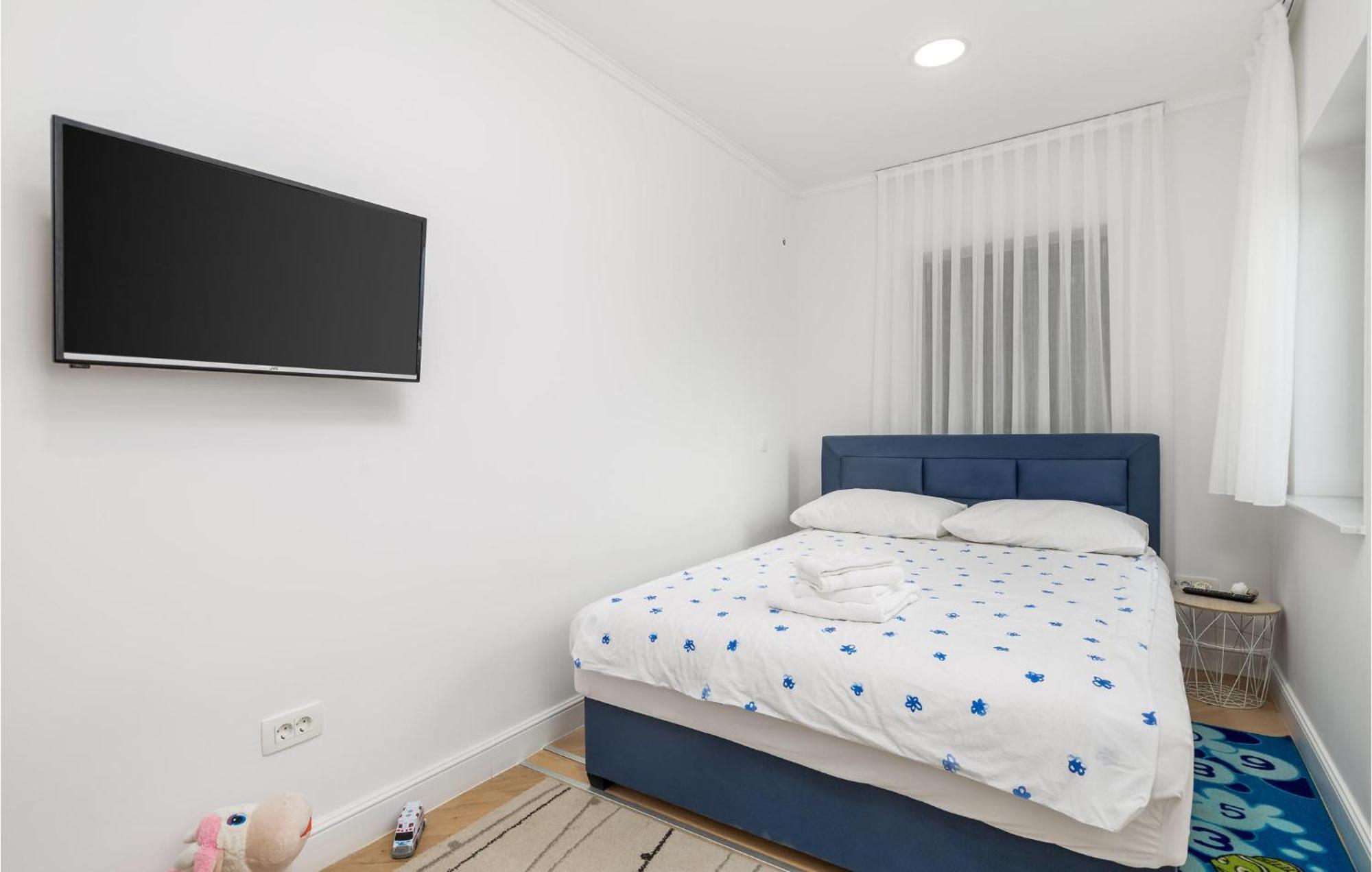 4 Bedroom Gorgeous Home In Lun Lun  Dış mekan fotoğraf