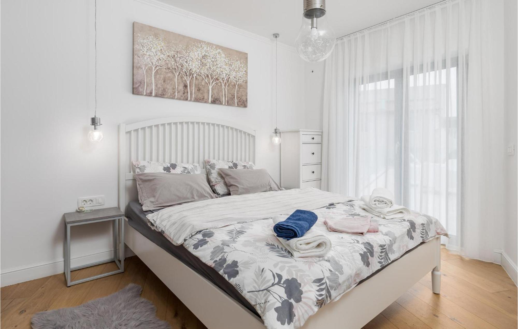 4 Bedroom Gorgeous Home In Lun Lun  Dış mekan fotoğraf
