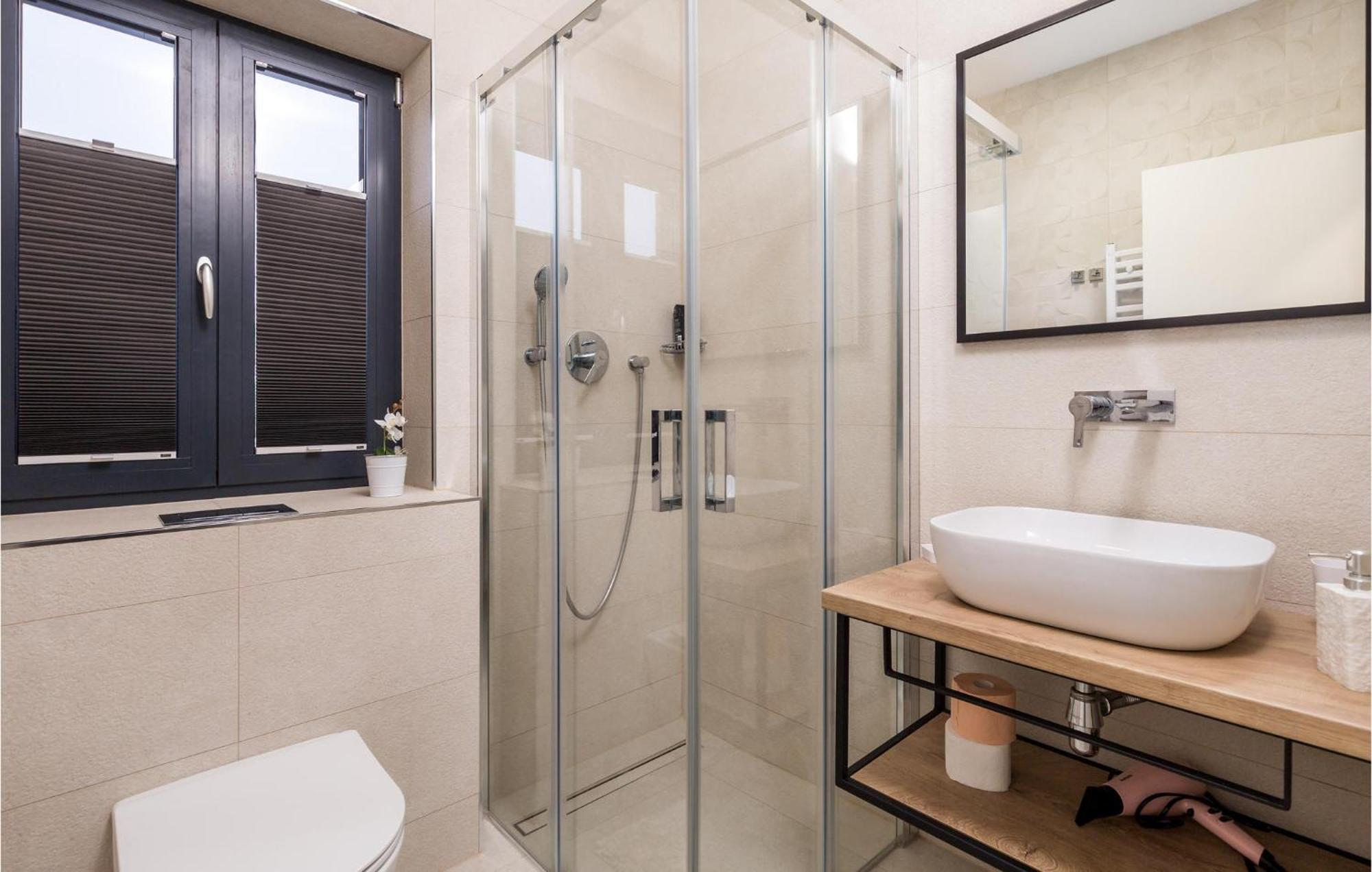 4 Bedroom Gorgeous Home In Lun Lun  Dış mekan fotoğraf