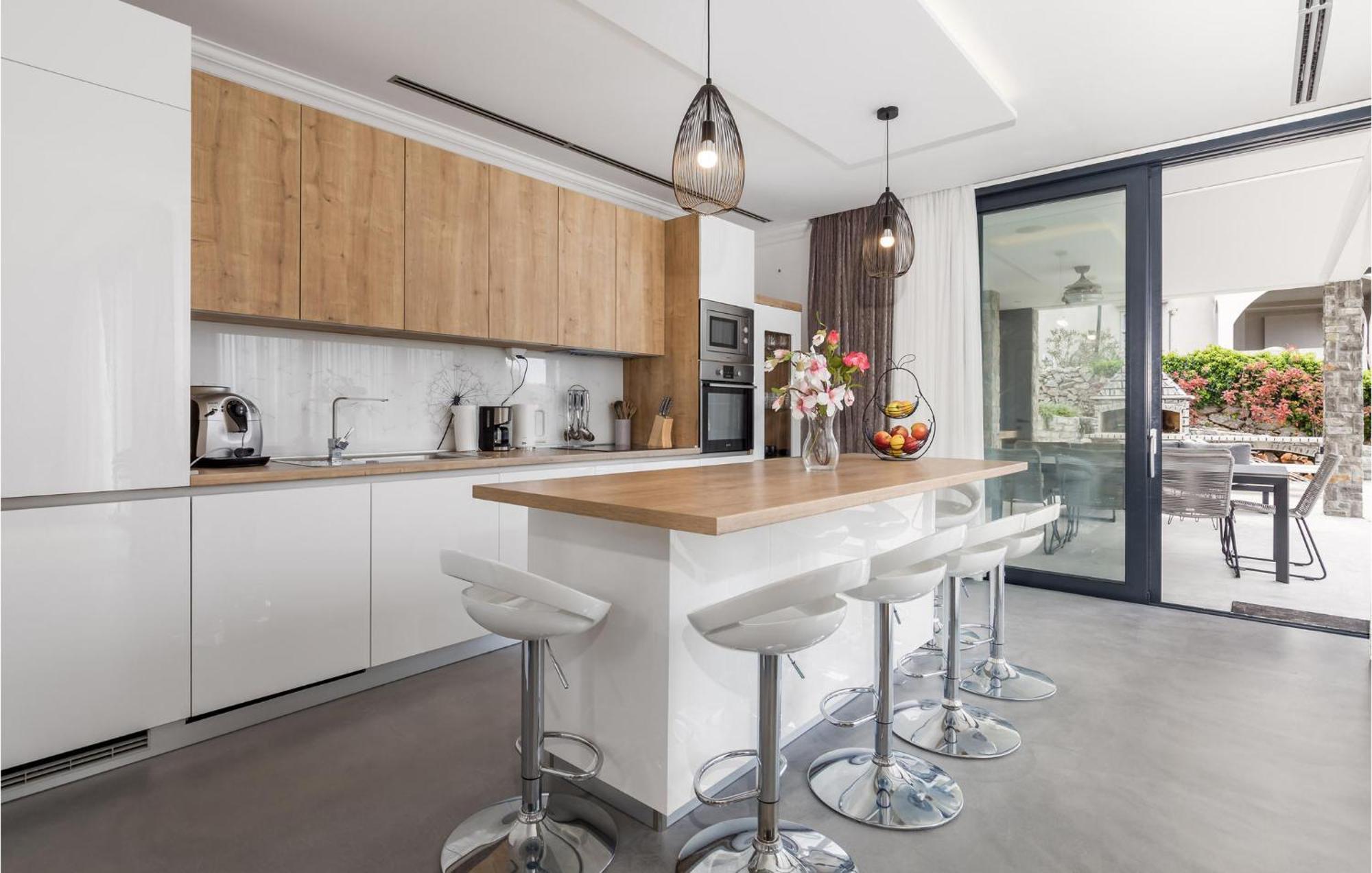 4 Bedroom Gorgeous Home In Lun Lun  Dış mekan fotoğraf